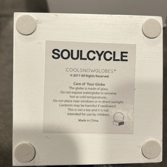 Soulcycle Vintage Holiday Snowglobe!  Very rare find for your SC enthusiast - Picture 6 of 10